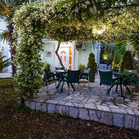 Apartmani Bijelic Hn Херцег-Нови Экстерьер фото
